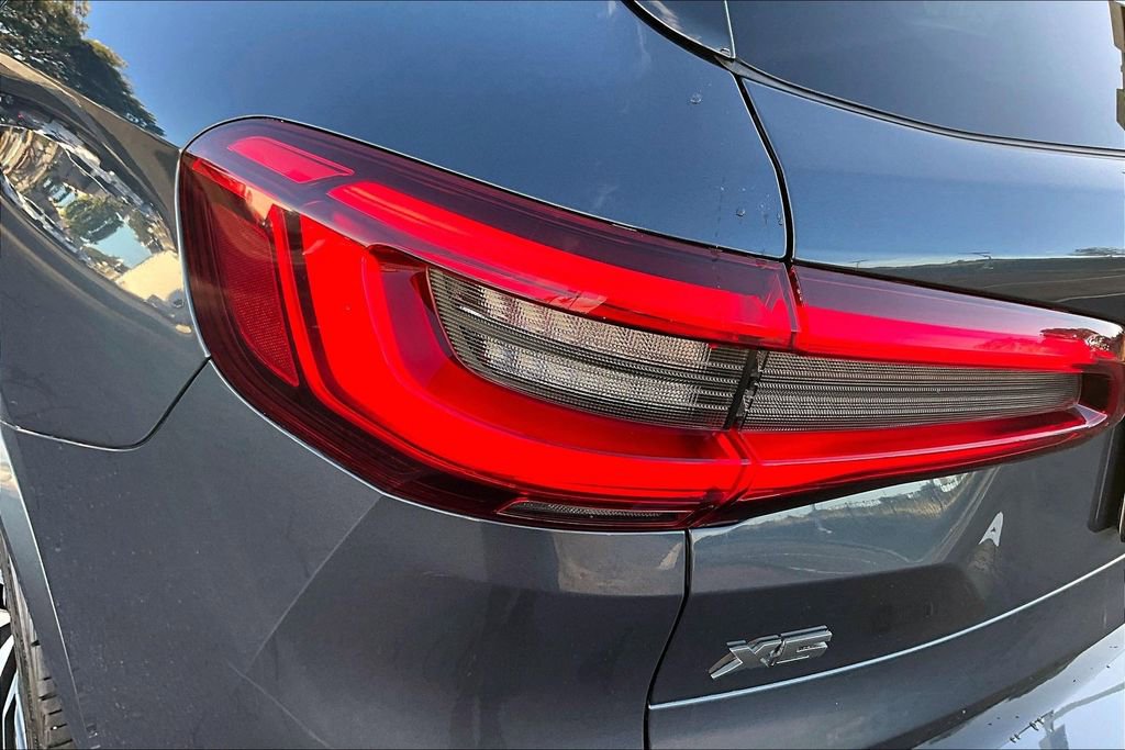 Used 2020 BMW X5 M50i w/ Premium Package image 27