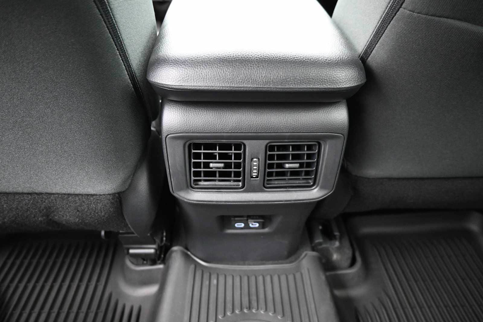 Used 2023 Toyota RAV4 XLE AWD/4WD image 15