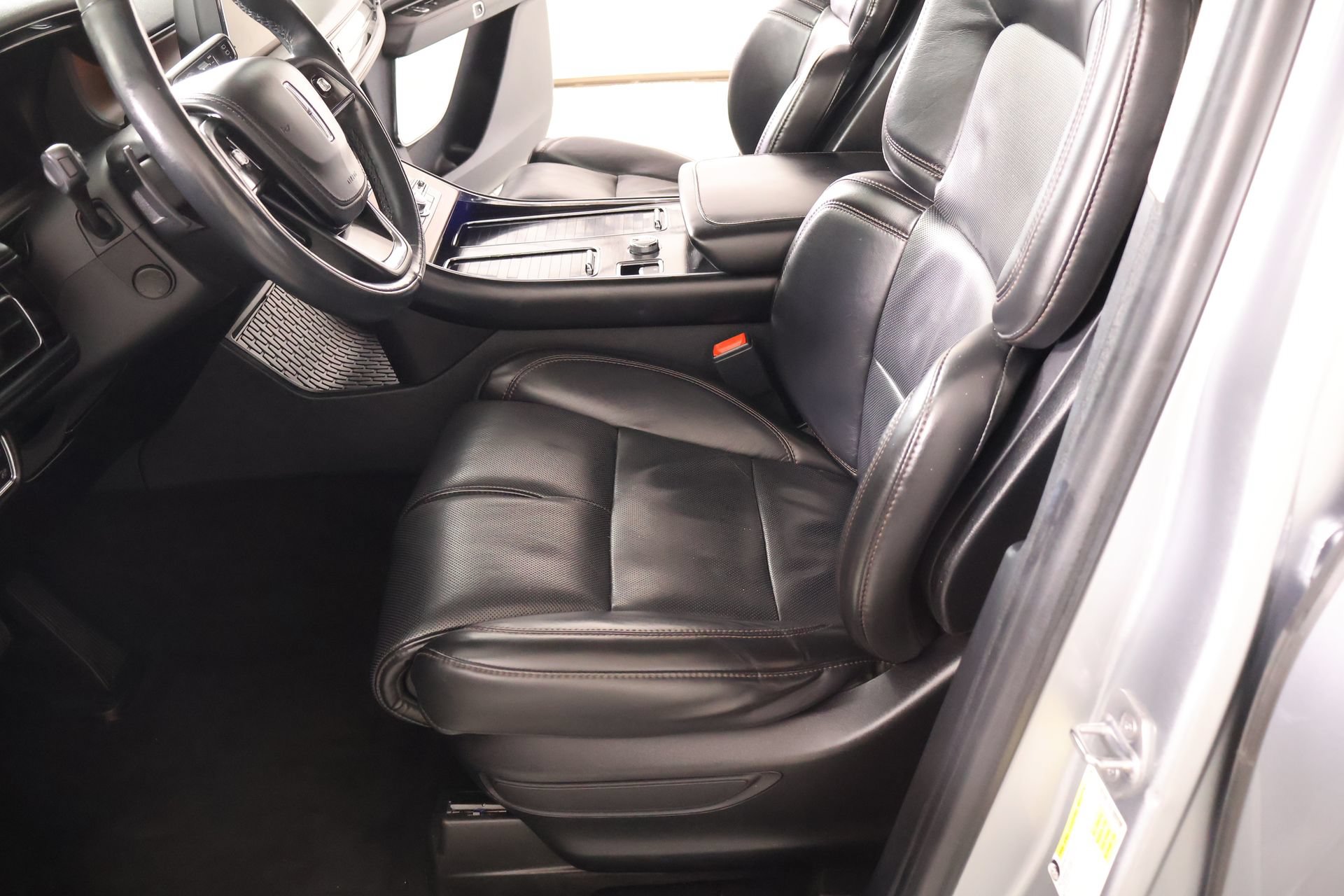Used 2020 Lincoln Aviator Reserve w/ Equipment Group 202A AWD/4WD image 12