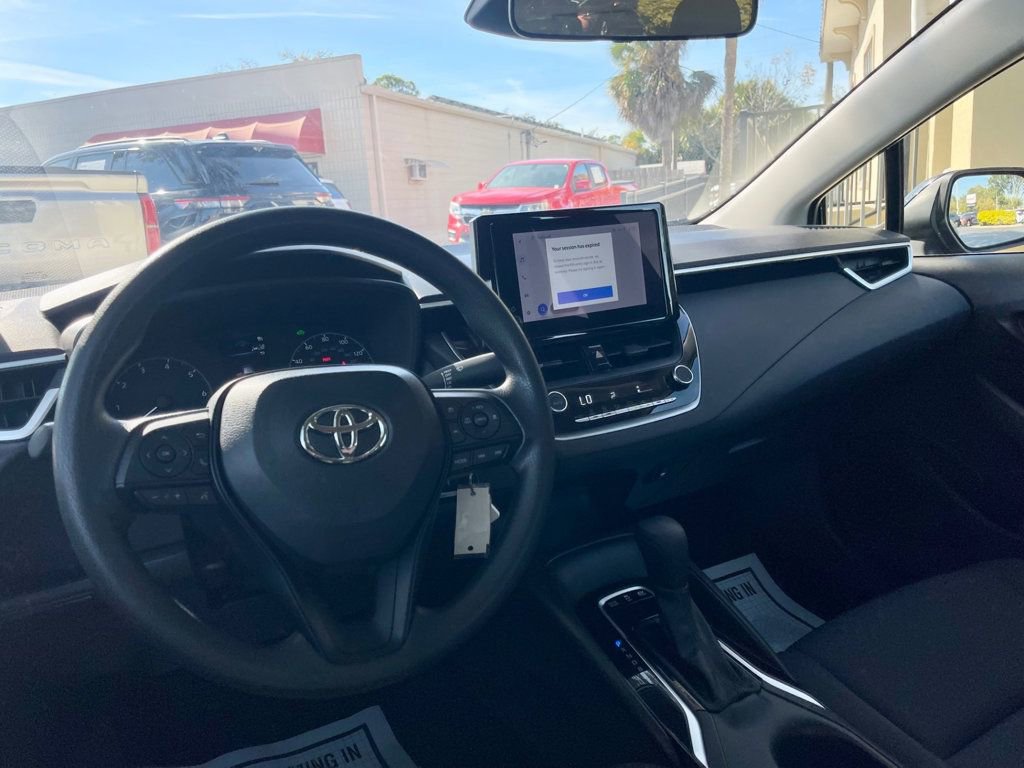 Used 2025 Toyota Corolla LE FWD image 12