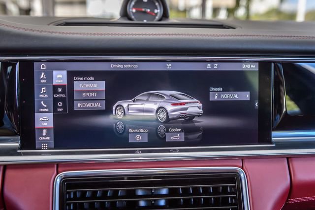 Used 2020 Porsche Panamera image 23