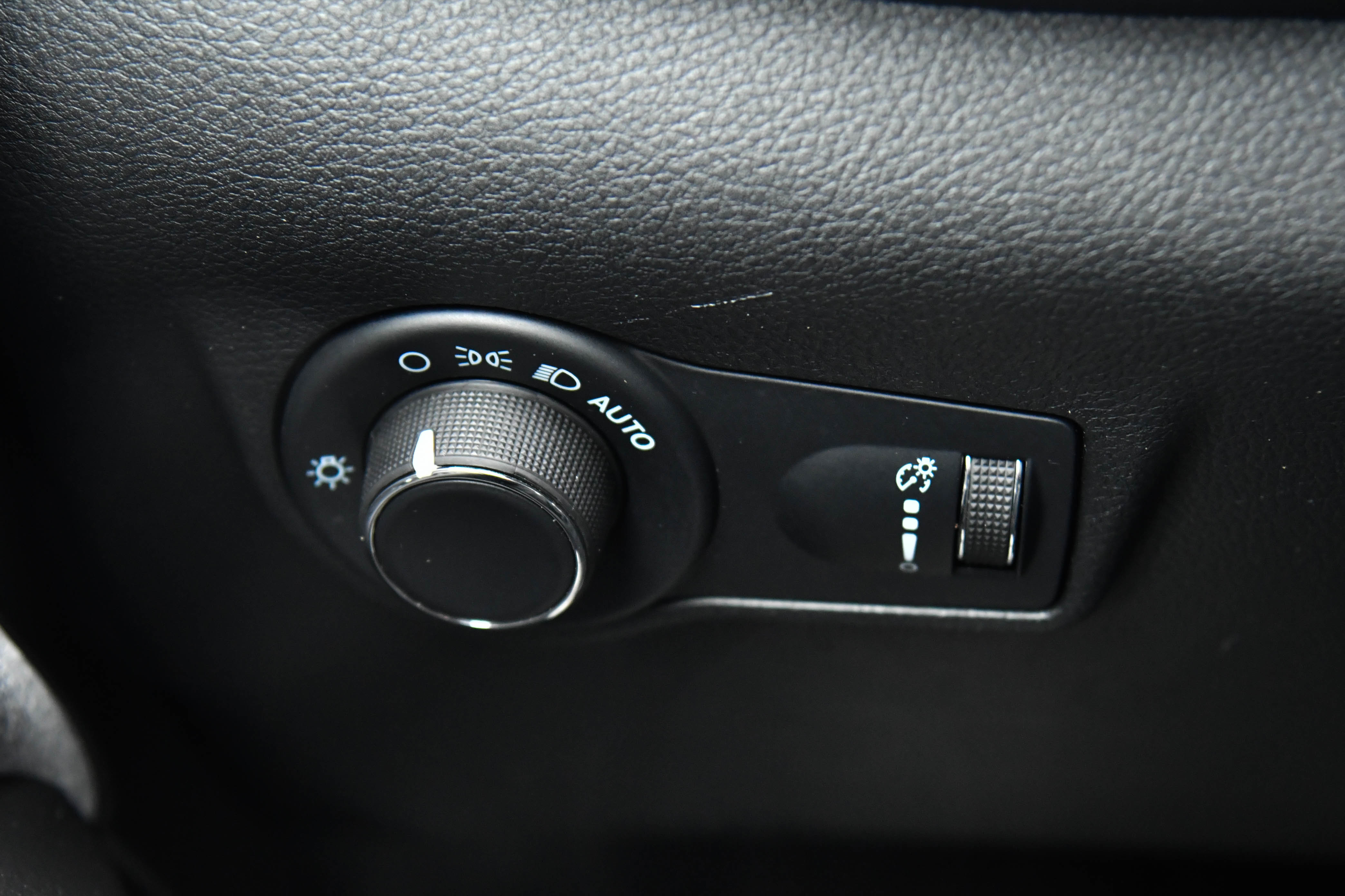 Used 2023 Jeep Compass Sport image 34