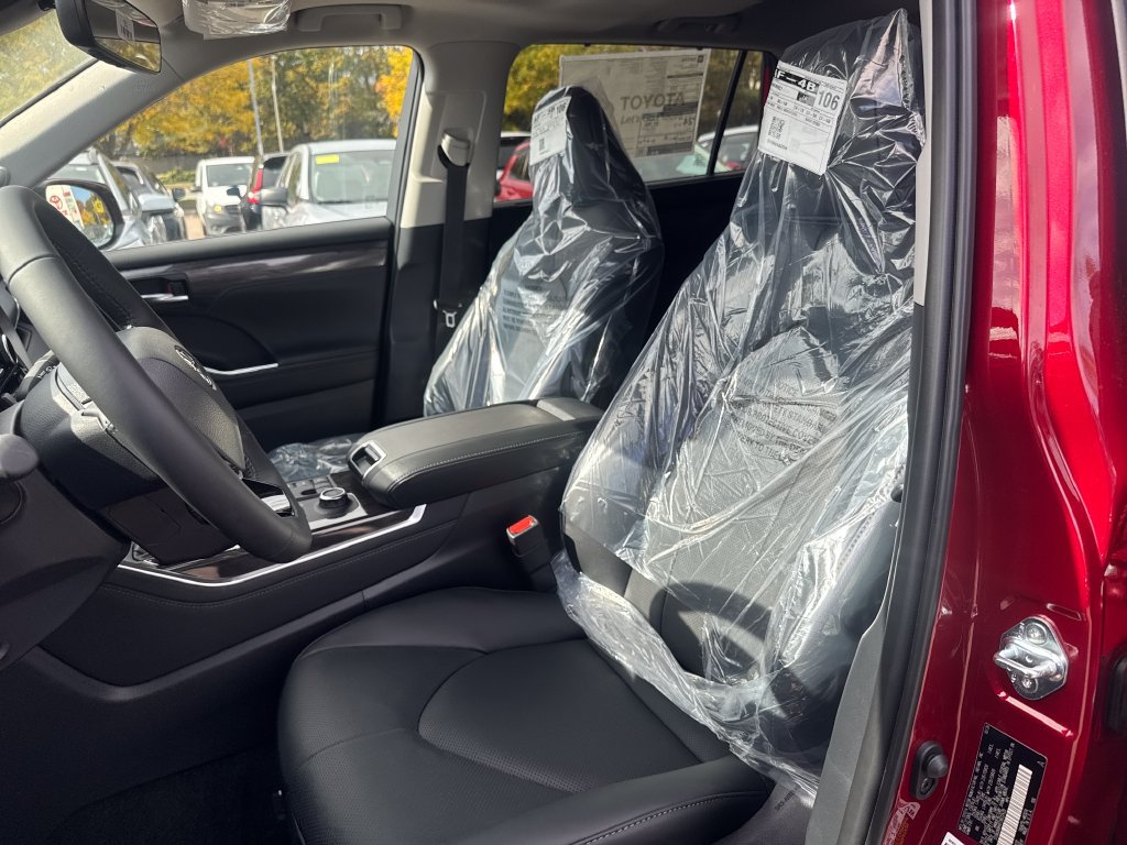 New 2026 Toyota Highlander Limited AWD/4WD image 14