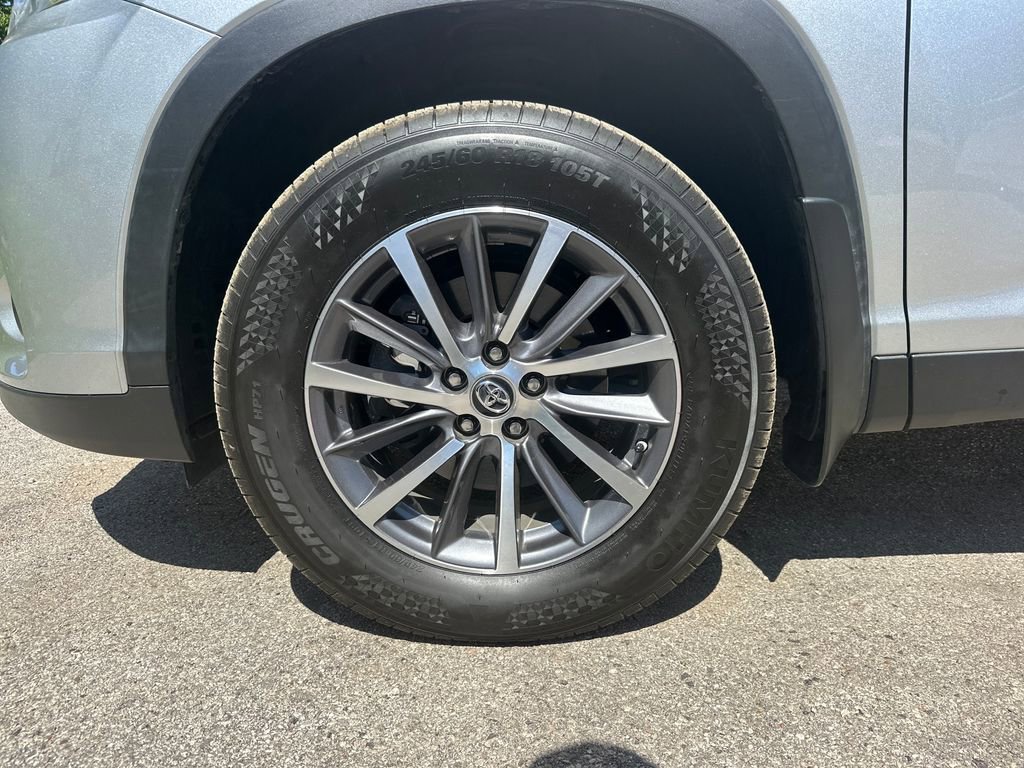 Used 2019 Toyota Highlander XLE AWD/4WD image 8