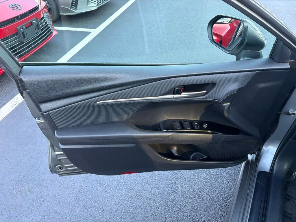 Used 2025 Toyota Camry SE FWD image 19