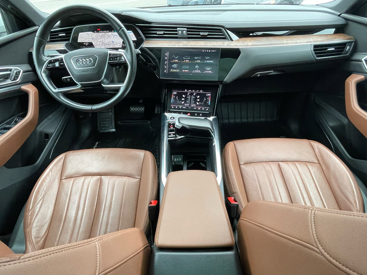 Used 2023 Audi e-tron Premium Plus w/ Premium Plus Package image 38