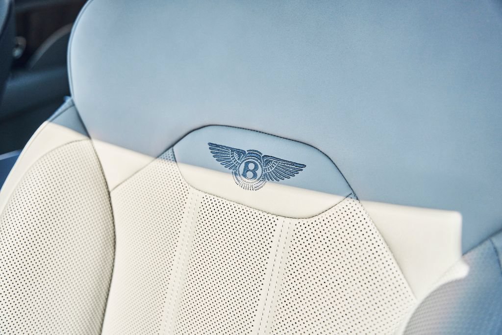Used 2025 Bentley Bentayga Extended Wheelbase AWD/4WD image 45