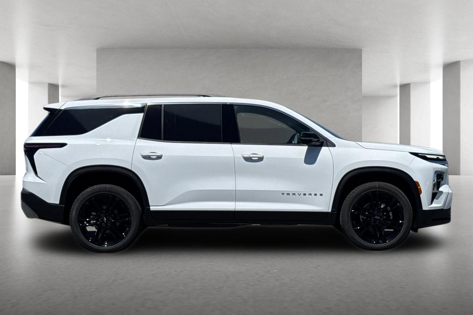 New 2026 Chevrolet Traverse LT w/ Driver Confidence Package FWD image 3