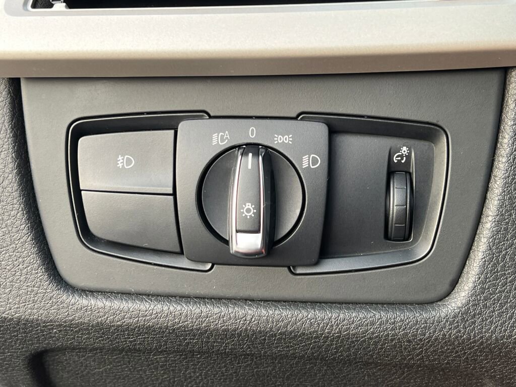 Used 2015 BMW 320i xDrive Sedan image 30