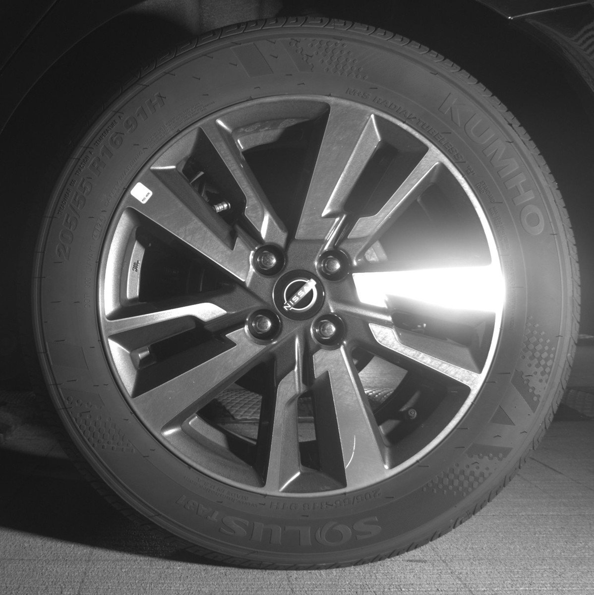 Used 2025 Nissan Versa SV image 14