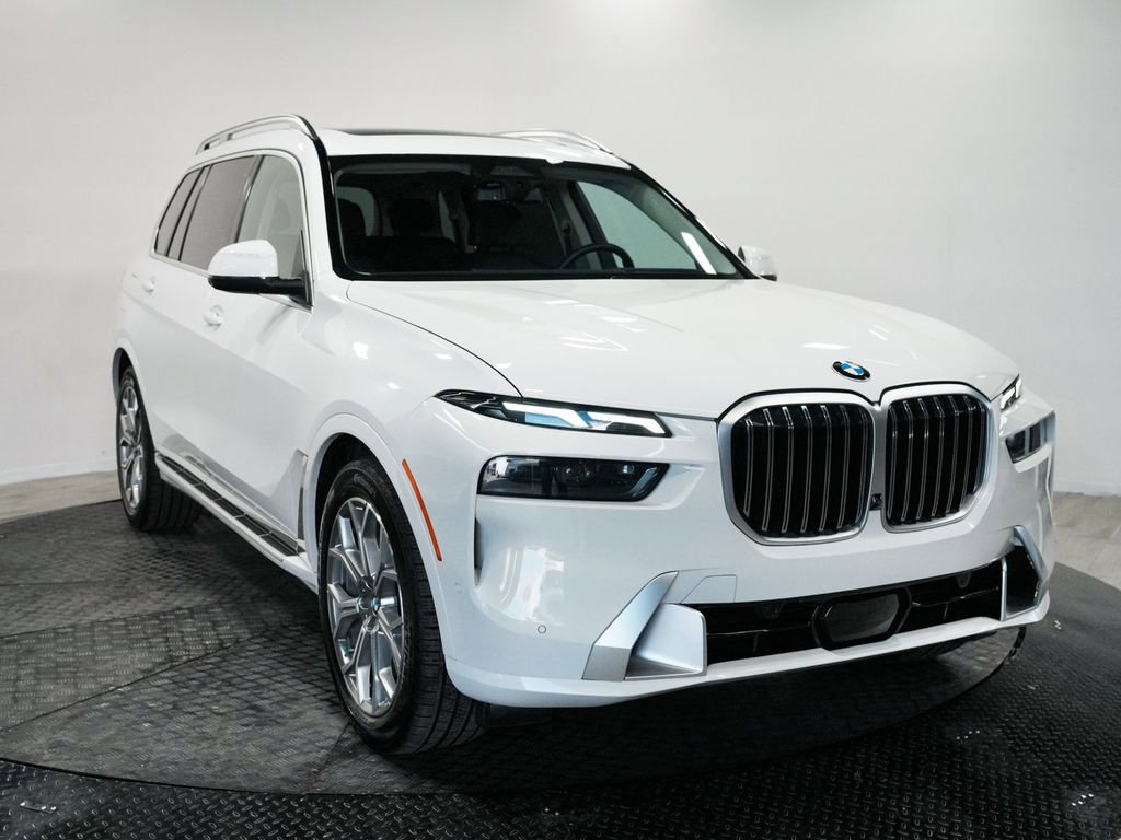 Used 2025 BMW X7 xDrive40i AWD/4WD image 3