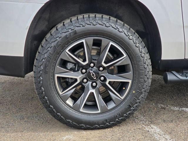 Used 2022 Chevrolet Suburban Z71 w/ Luxury Package AWD/4WD image 8