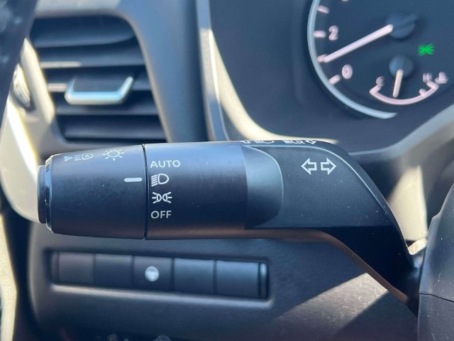 Used 2025 Nissan Rogue SV AWD/4WD image 23