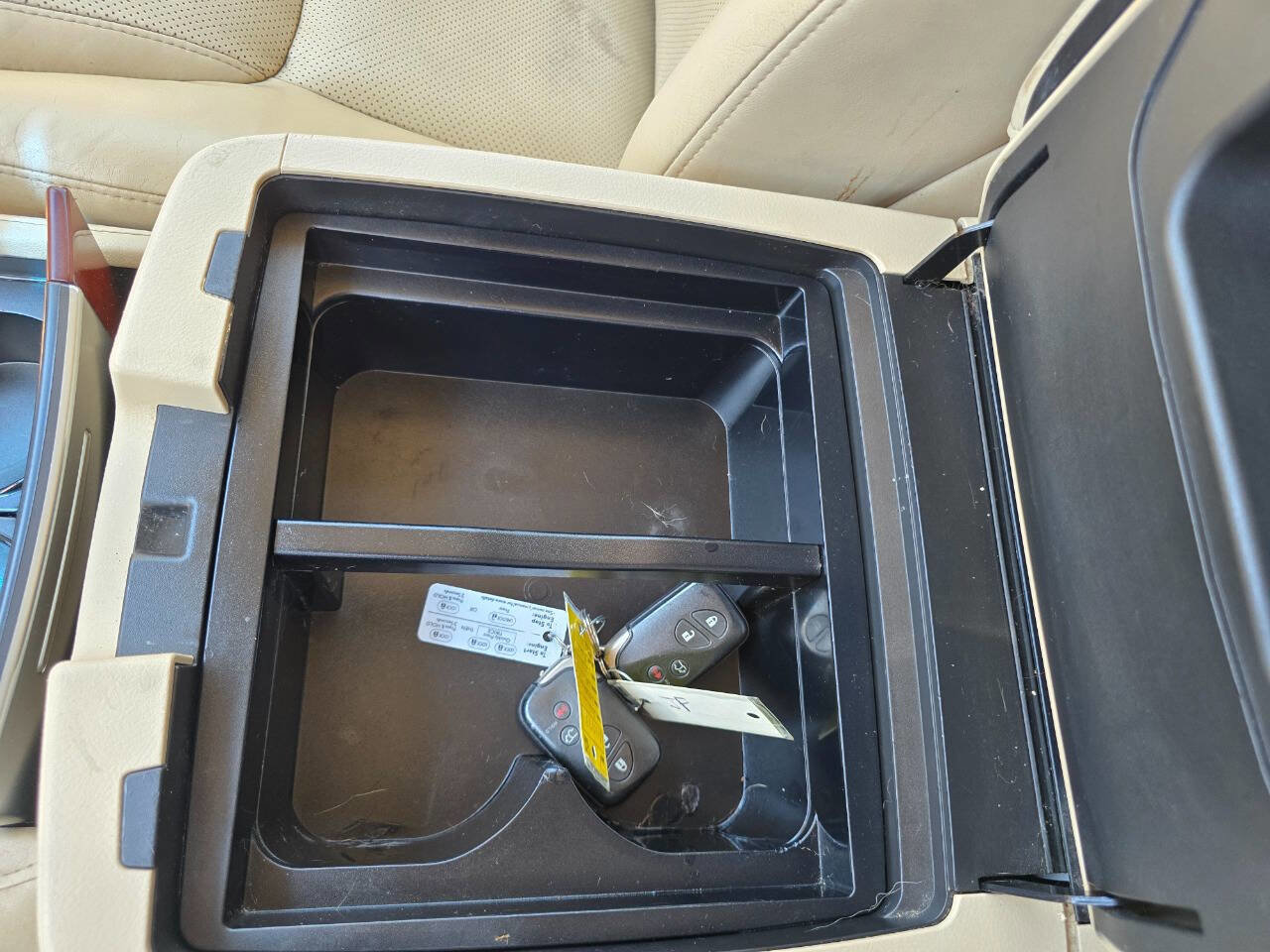 Used 2011 Lexus LX 570 4WD image 19