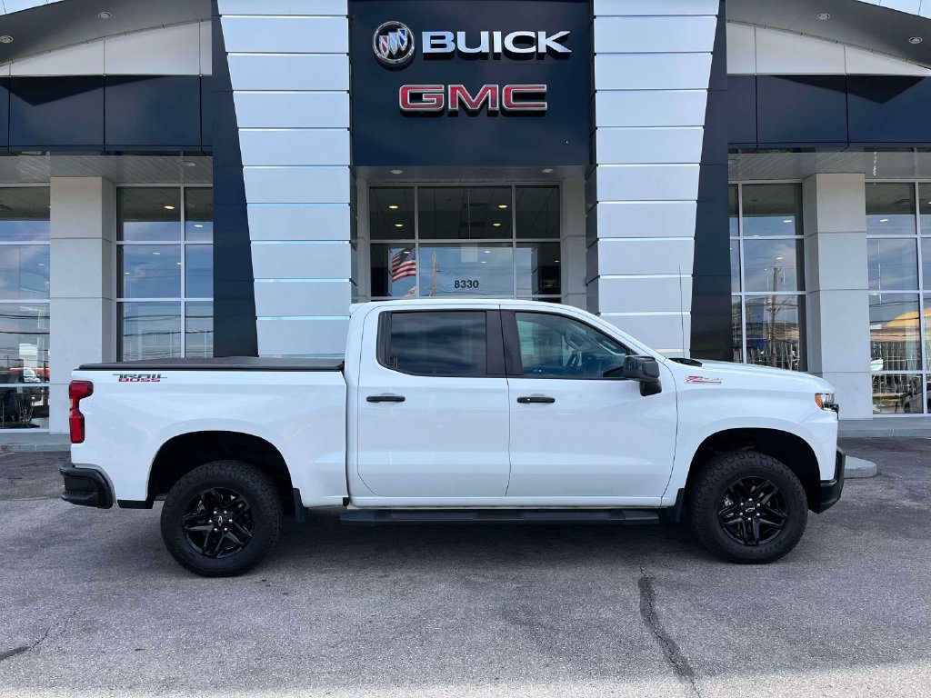 Certified 2022 Chevrolet Silverado 1500 LT Trail Boss w/ LPO, Dark Essentials Package AWD/4WD image 2