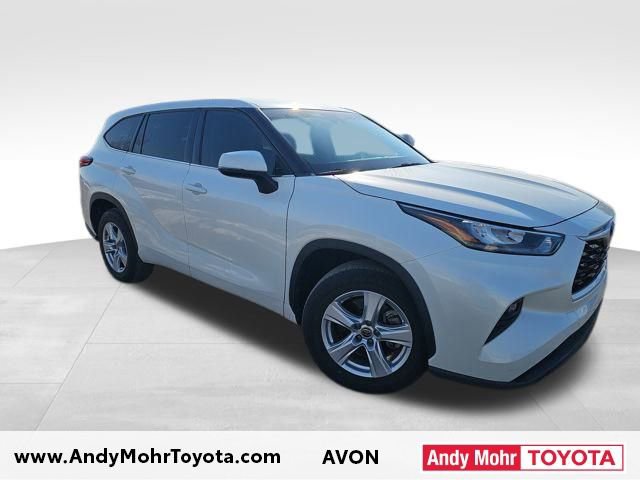Used 2020 Toyota Highlander LE image 1