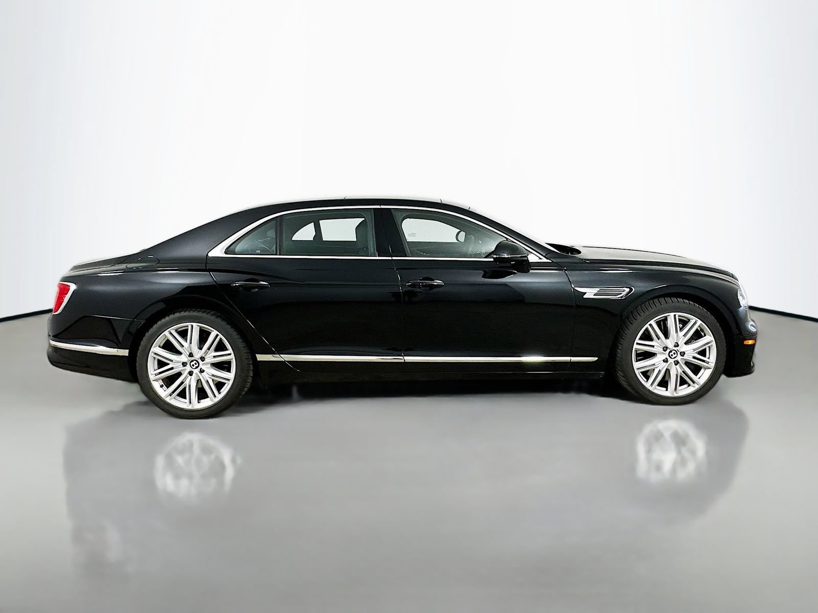Used 2024 Bentley Flying Spur V8 AWD/4WD image 4