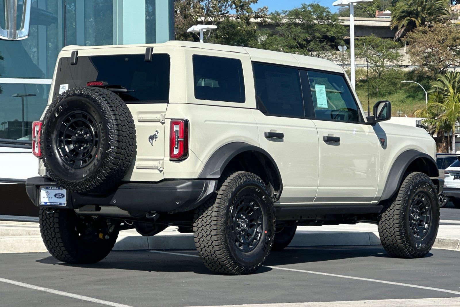 New 2026 Ford Bronco Badlands w/ Sasquatch Package image 3