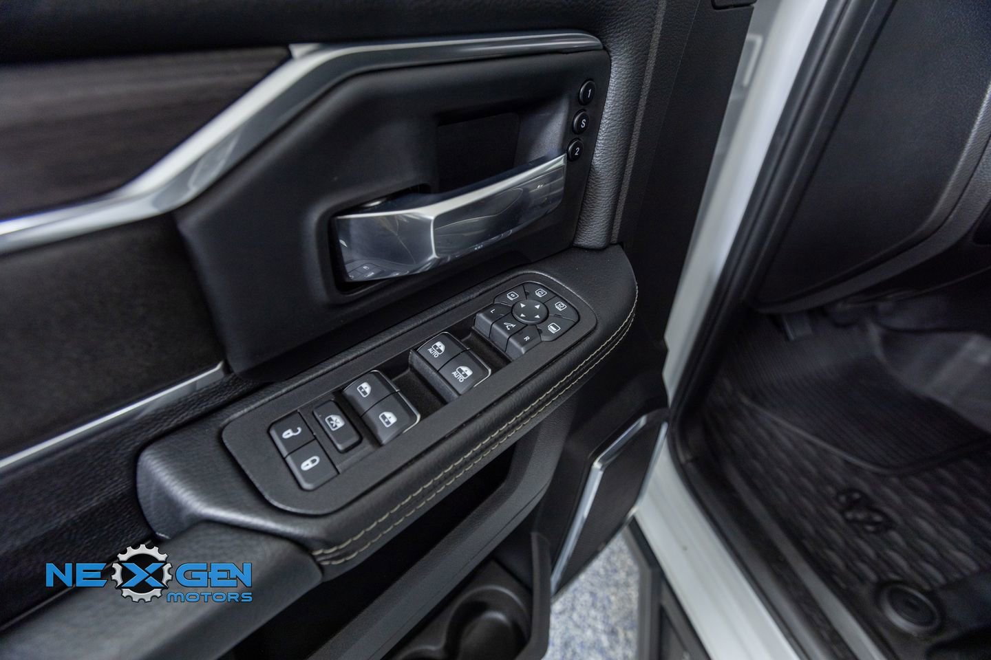 Used 2025 RAM 3500 Laramie w/ Night Edition image 13