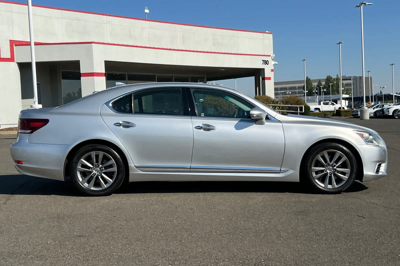 Used 2014 Lexus LS 460 w/ Comfort Package RWD image 6
