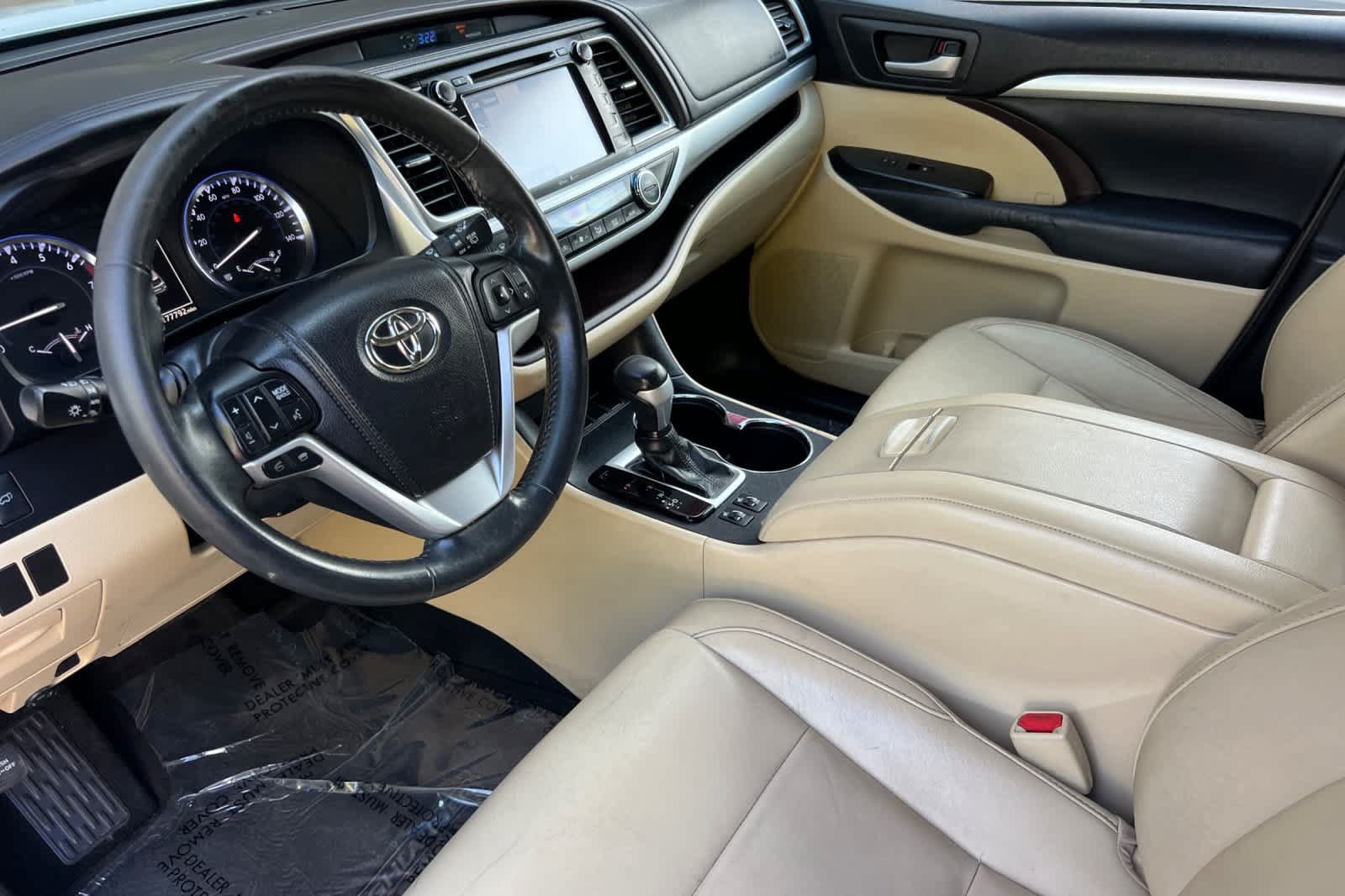 Used 2014 Toyota Highlander XLE FWD image 11