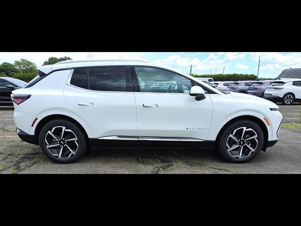 Used 2025 Chevrolet Equinox EV LT FWD image 2