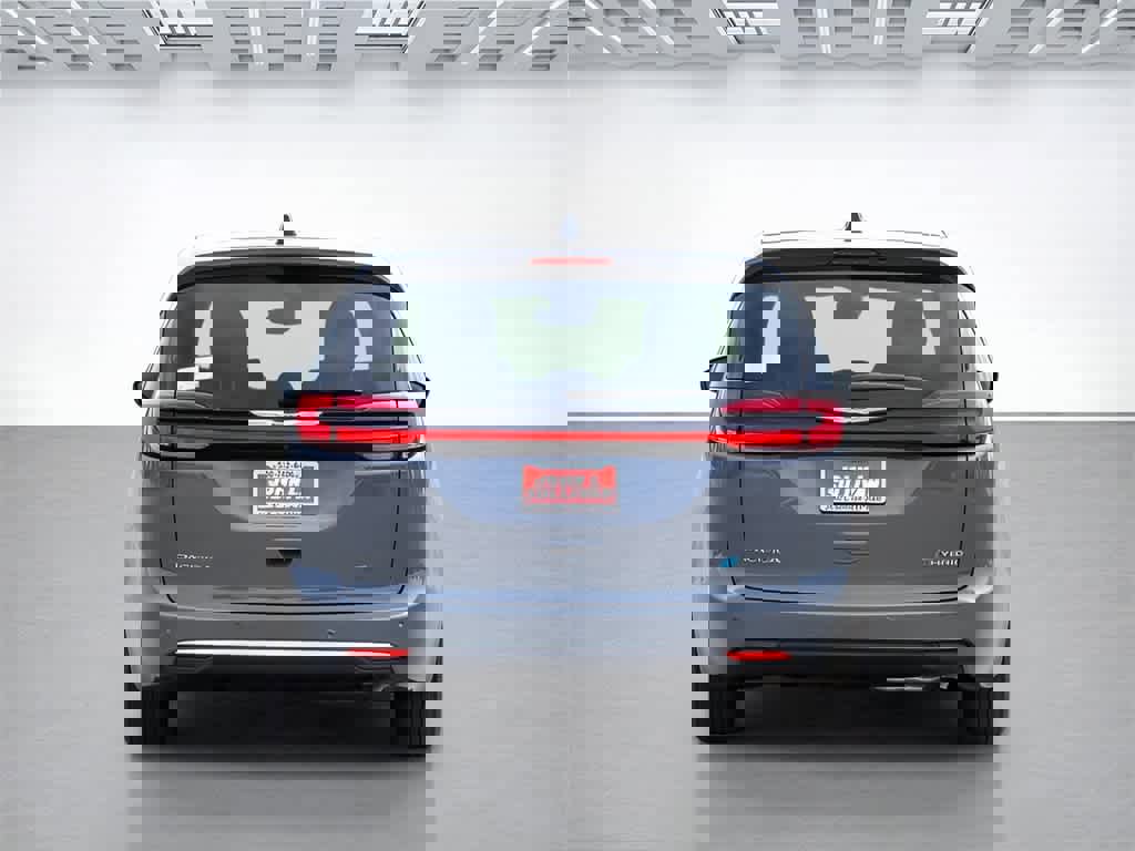 New 2023 Chrysler Pacifica Limited image 3