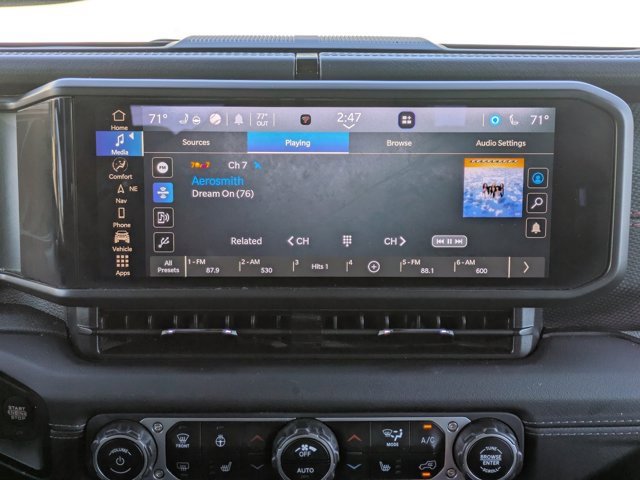 Used 2024 Jeep Gladiator Rubicon w/ Technology Group image 20