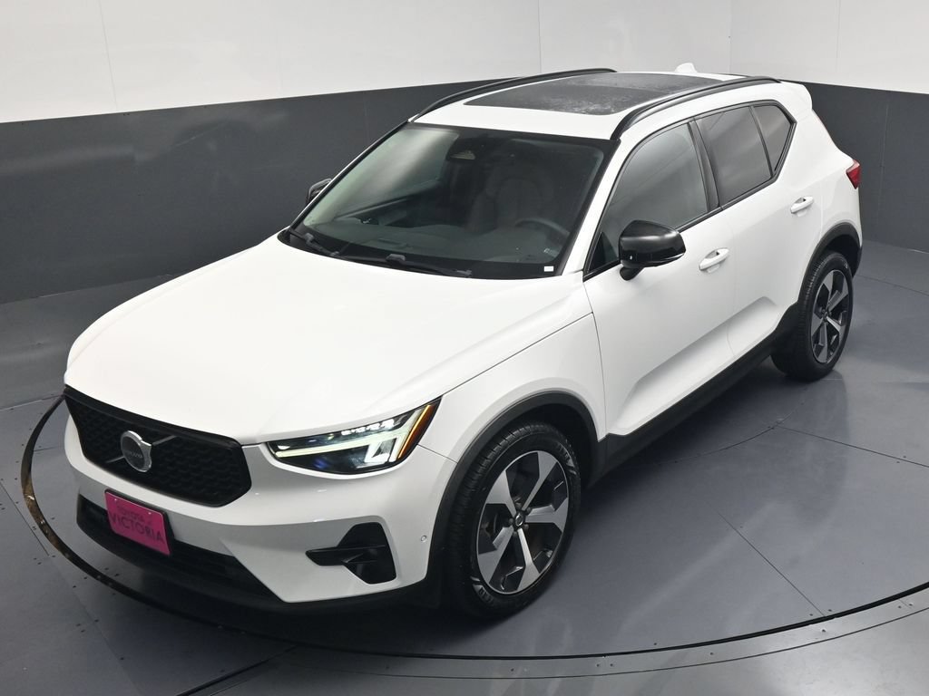Used 2023 Volvo XC40 B4 Ultimate FWD image 16