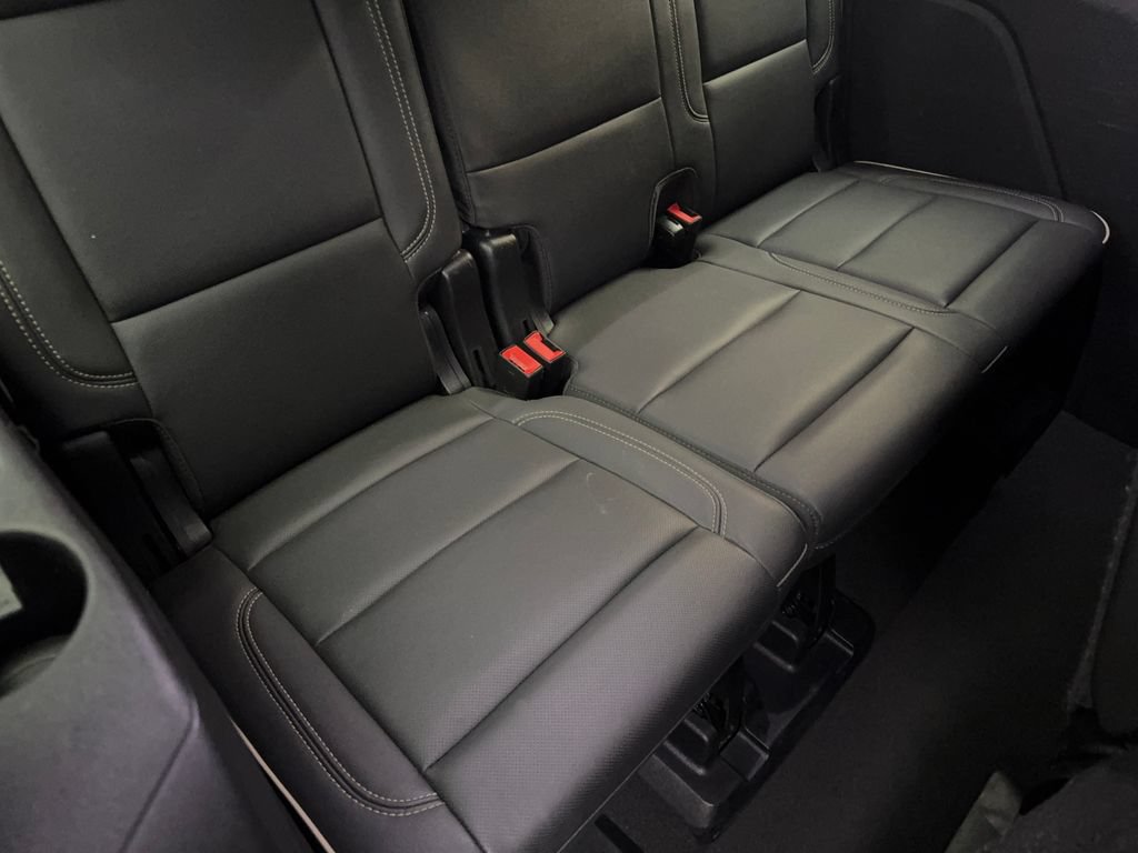 Used 2024 GMC Yukon SLT RWD image 42