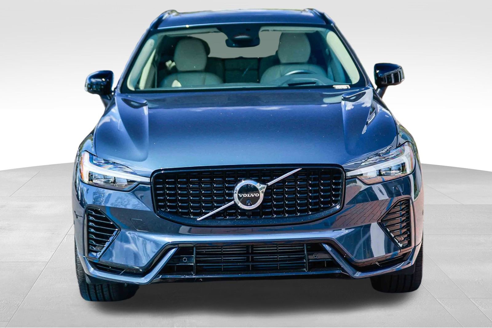 Used 2024 Volvo XC60 T8 Ultimate w/ Protection Package Premier AWD/4WD image 2