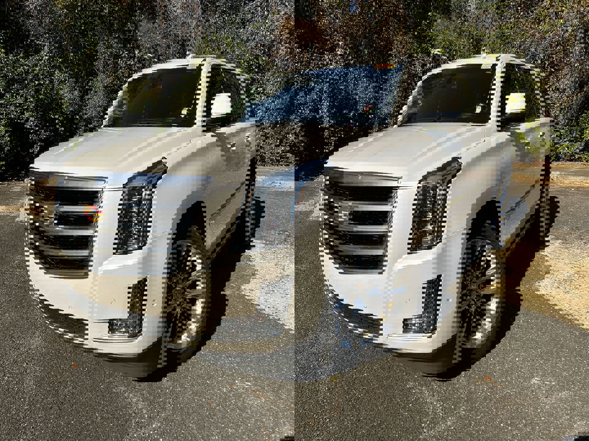 Used 2017 Cadillac Escalade Premium Luxury image 2