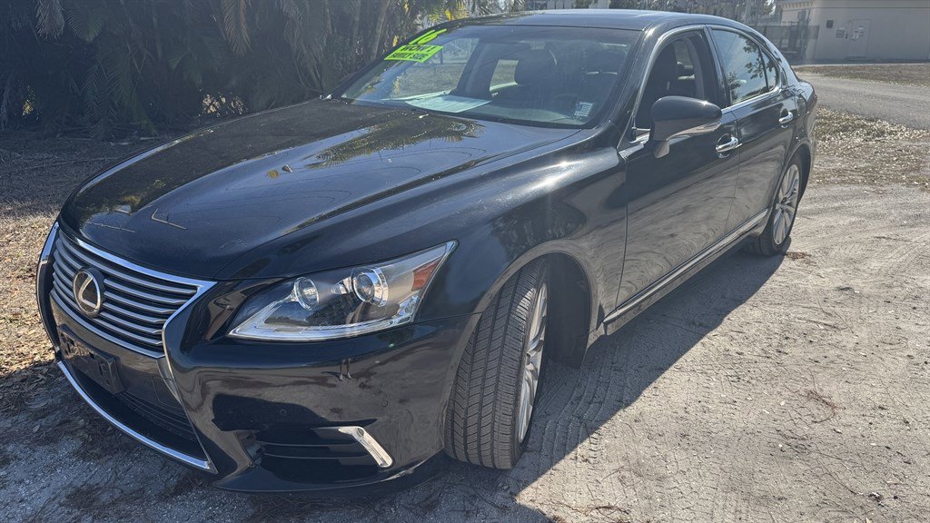 Used 2016 Lexus LS 460 AWD w/ Comfort Package image 2