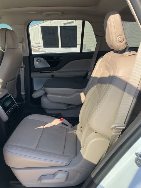 Used 2020 Lincoln Aviator Reserve w/ Equipment Group 202A image 15