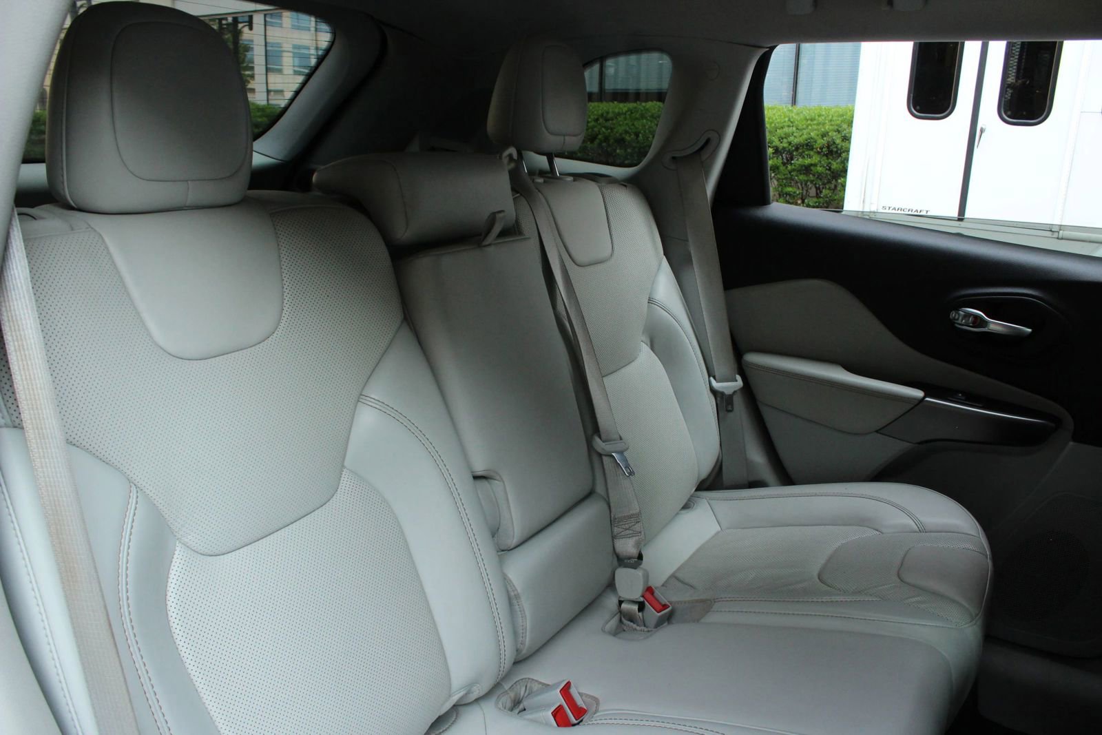 Used 2020 Jeep Cherokee Limited FWD image 30