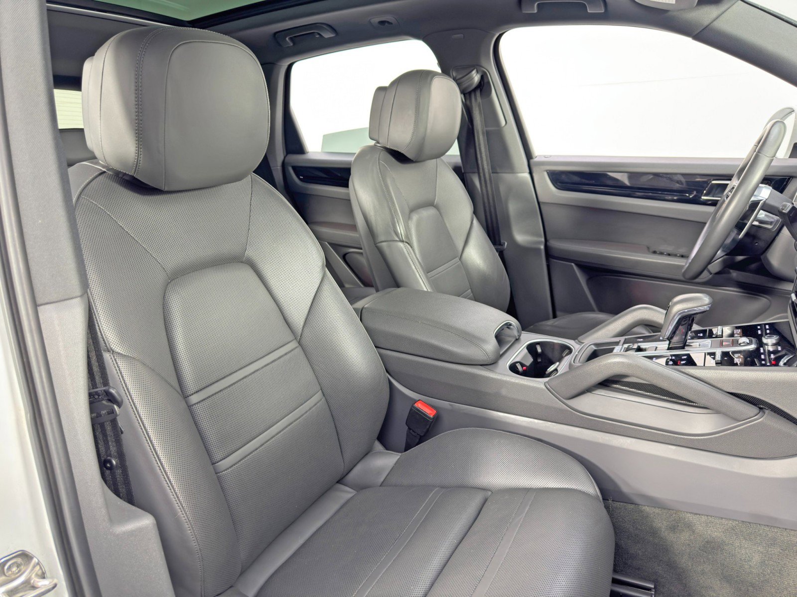 Used 2019 Porsche Cayenne image 37