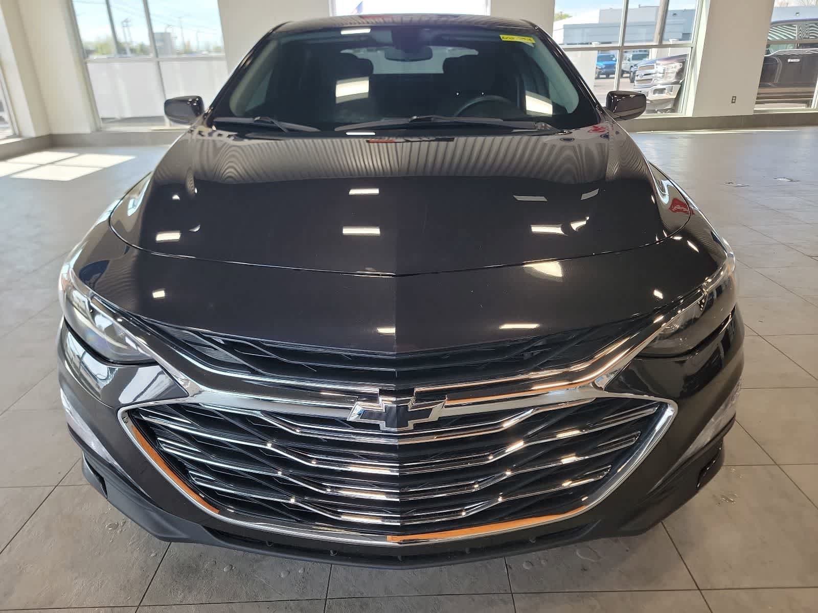 Used 2022 Chevrolet Malibu LT FWD image 2