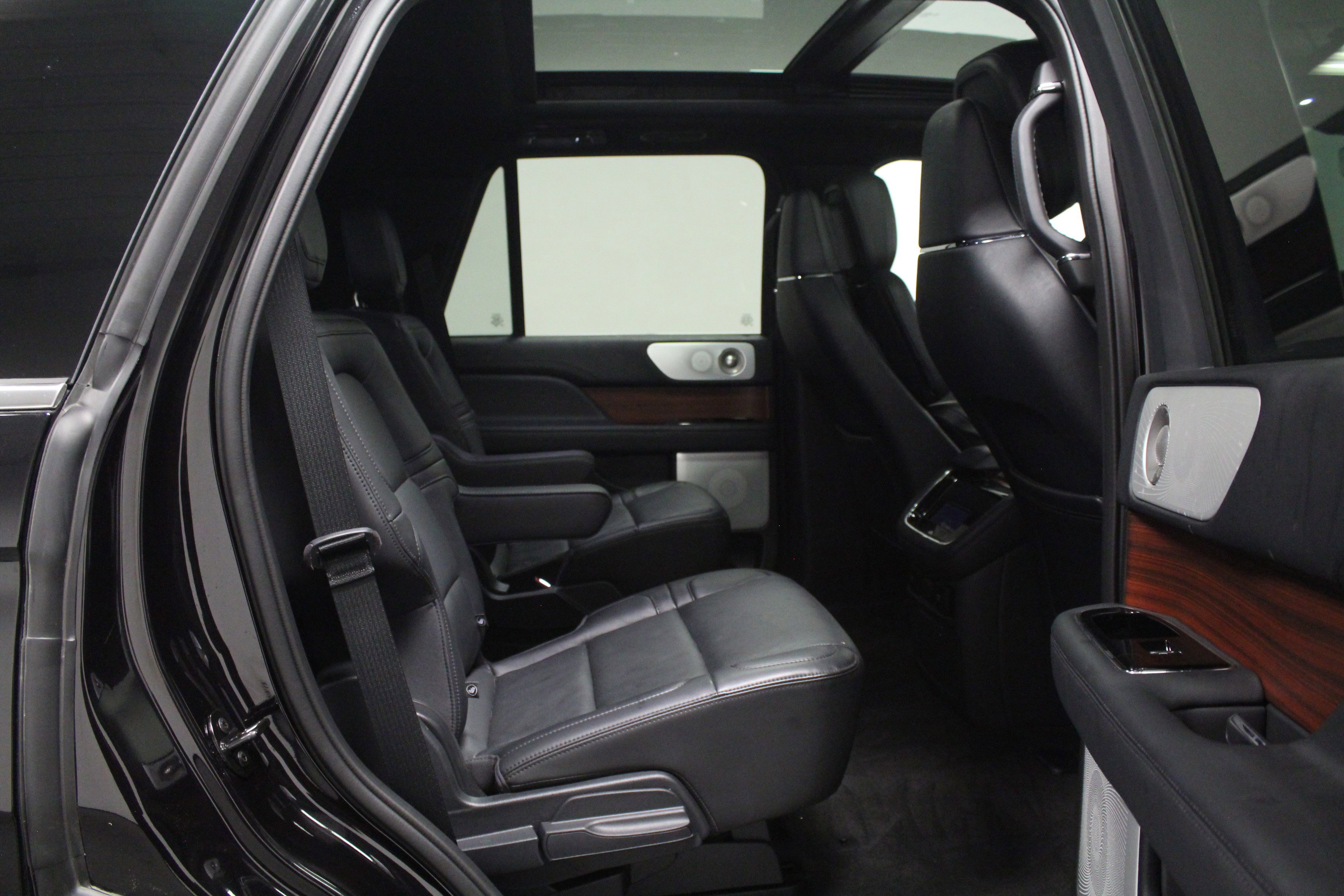 Used 2024 Lincoln Navigator Reserve image 16