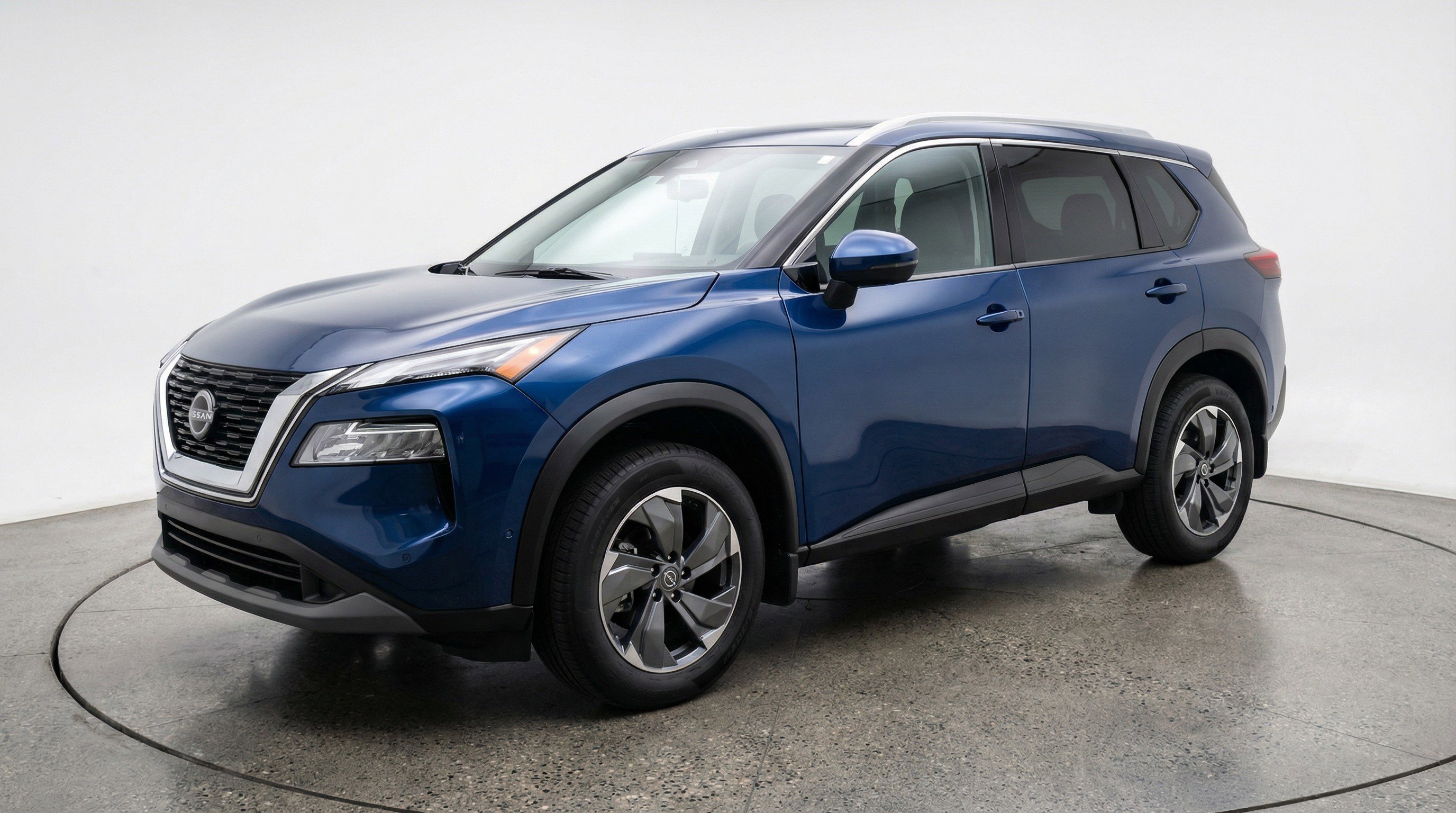 Used 2025 Nissan Rogue SV image 3