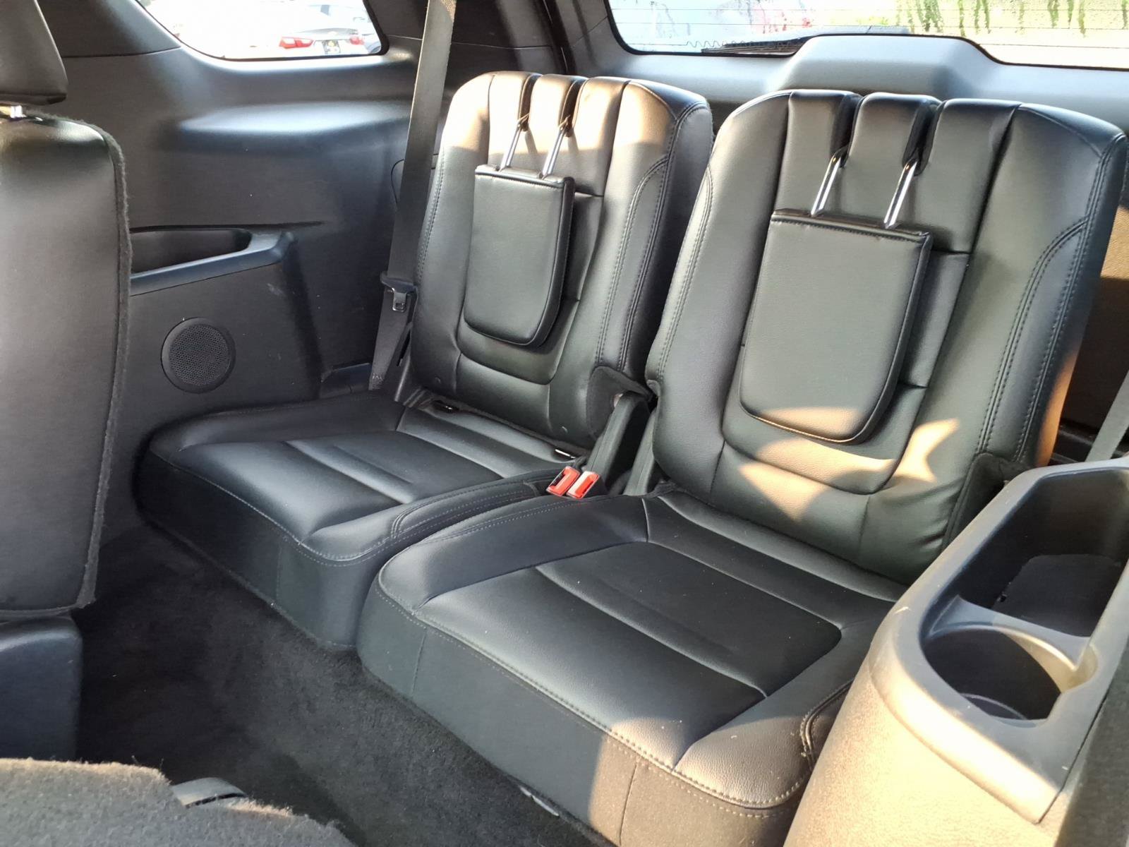 Used 2017 Ford Explorer XLT w/ Equipment Group 202A AWD/4WD image 8