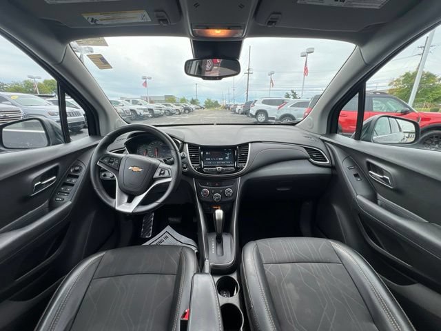Used 2017 Chevrolet Trax LT w/ LT Convenience Package AWD/4WD image 17