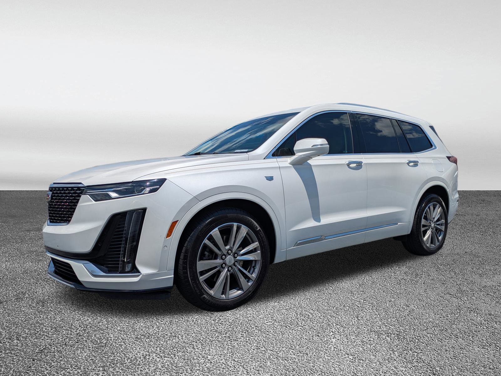 Used 2022 Cadillac XT6 Premium Luxury w/ Technology Package FWD image 2