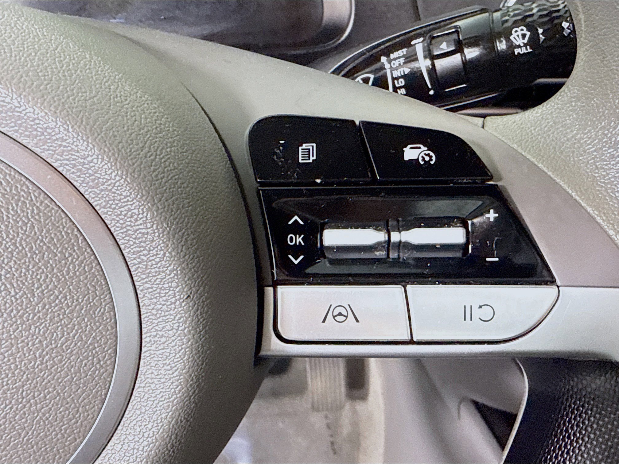 Used 2024 Hyundai Elantra SE image 15