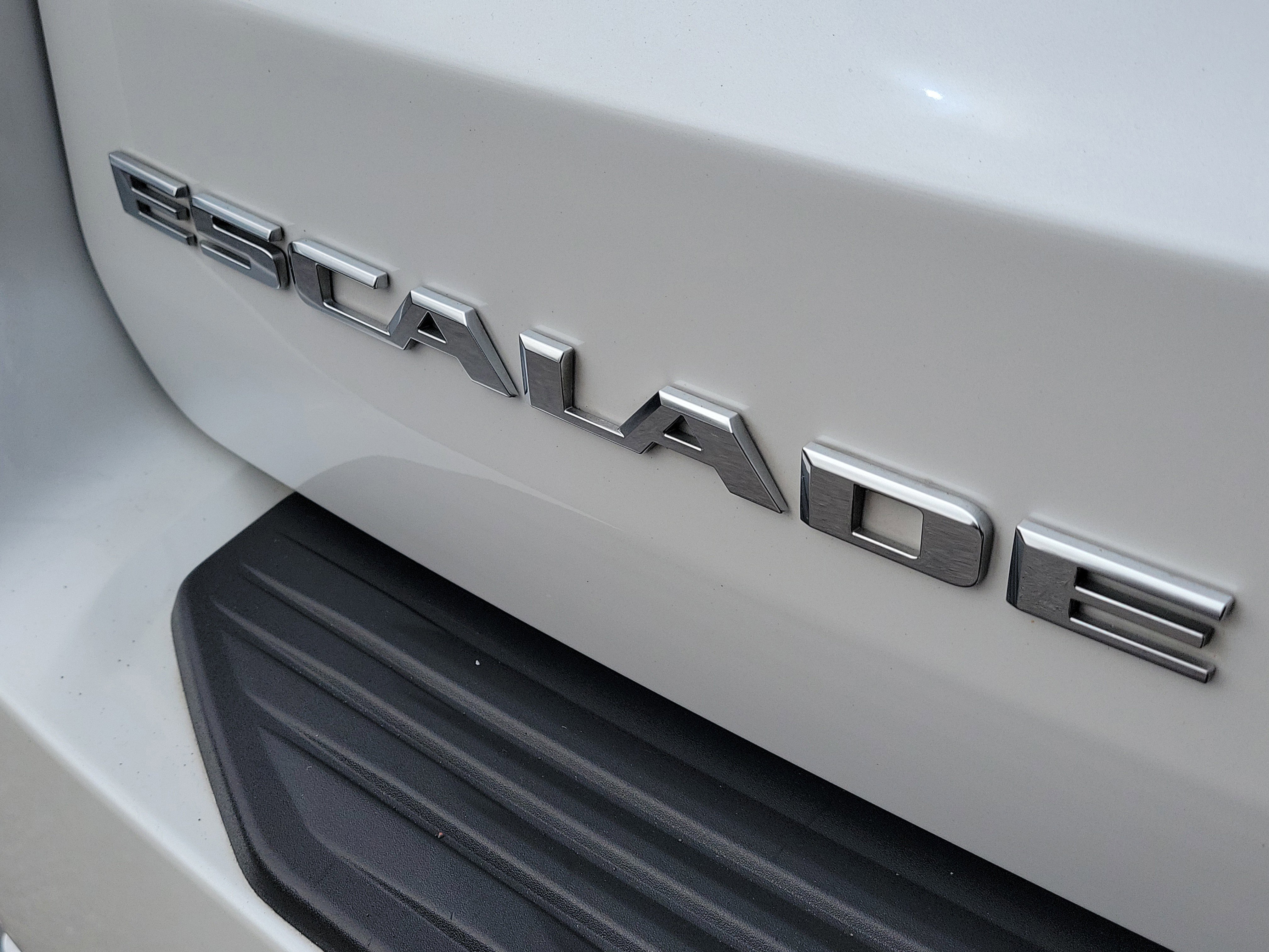 Used 2022 Cadillac Escalade Premium Luxury image 7