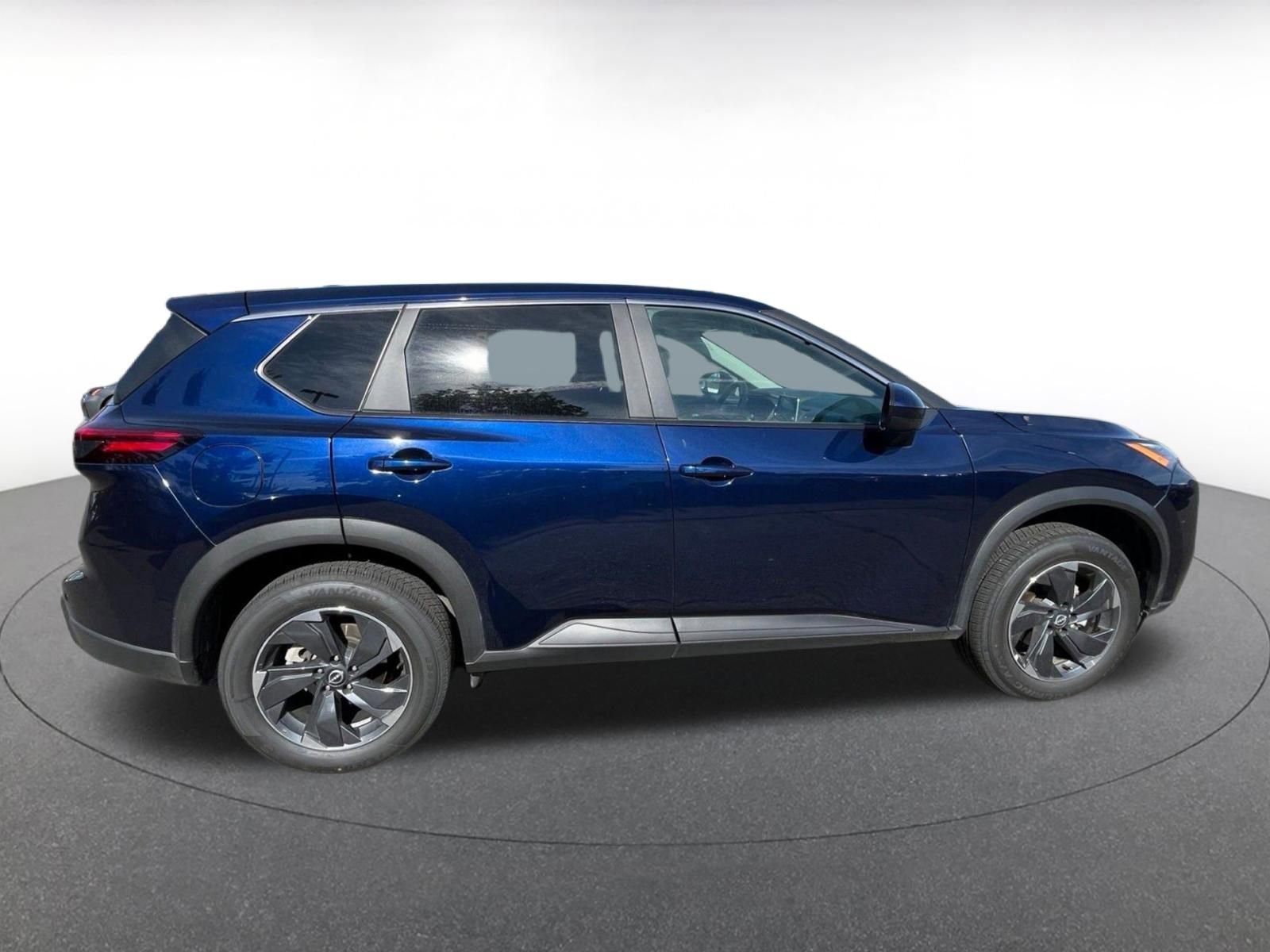 Used 2025 Nissan Rogue SV FWD image 8