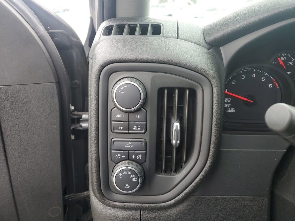 Used 2021 Chevrolet Silverado 1500 Custom image 18