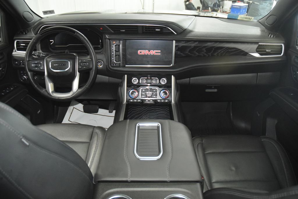 Used 2024 GMC Yukon XL Denali w/ Advanced Technology Package image 32