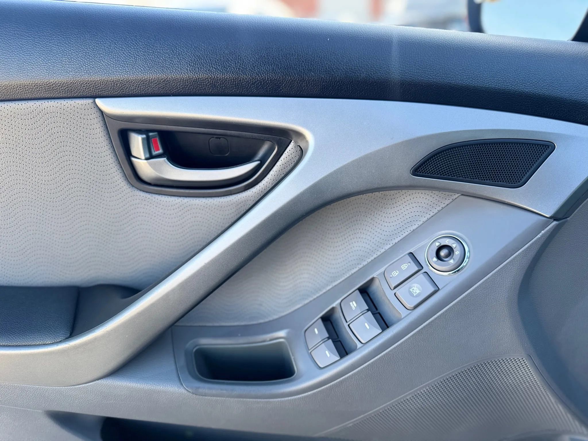 Used 2013 Hyundai Elantra Limited image 32