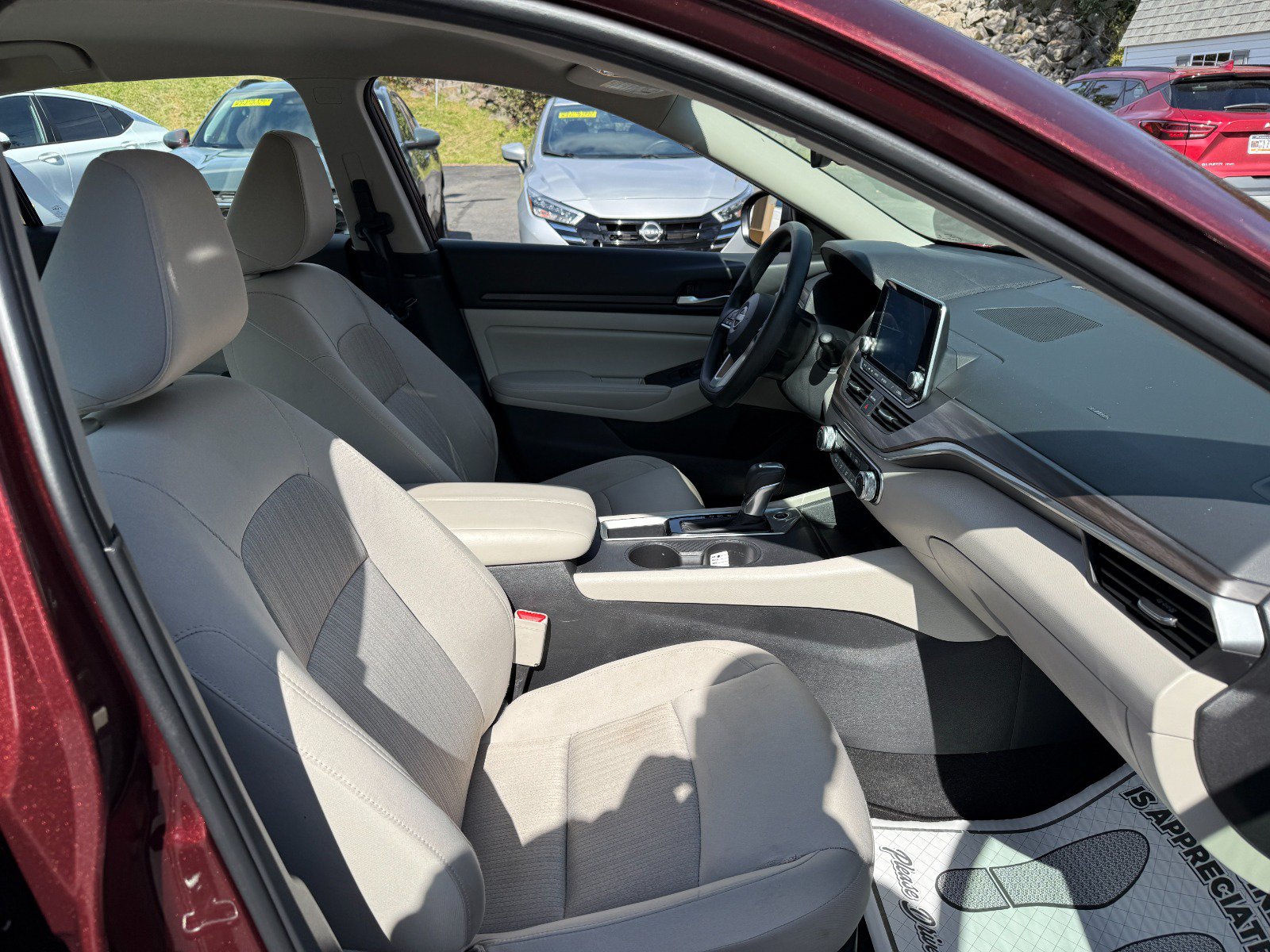 Used 2025 Nissan Altima 2.5 SV FWD image 21