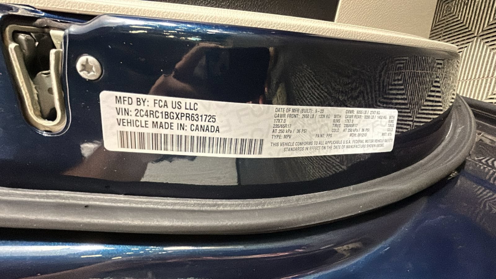 Used 2023 Chrysler Pacifica Touring-L FWD image 11